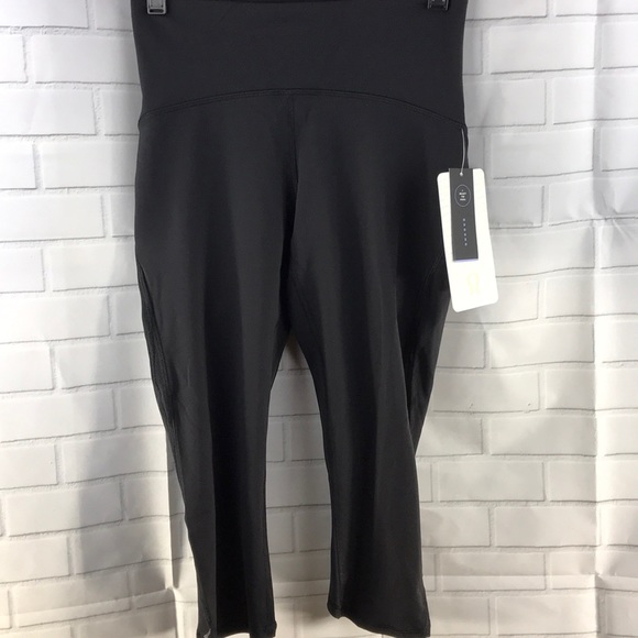 NWT BLACK LULULEMON TRAIN TIMES CROP - - BLK - Picture 4 of 8